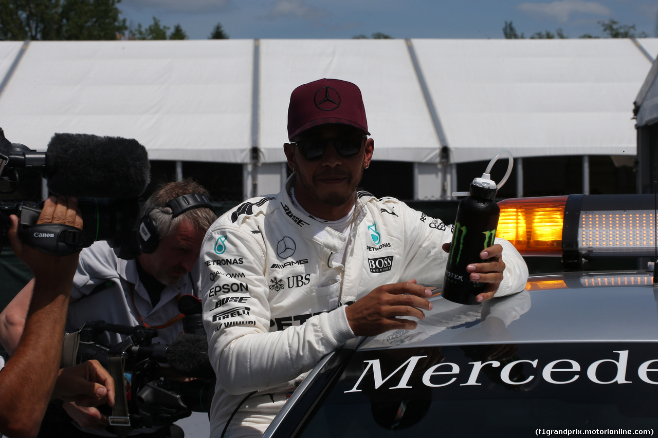 GP CANADA, 10.06.2017- Qualifiche, Lewis Hamilton (GBR) Mercedes AMG F1 W08  is celebrating pole position