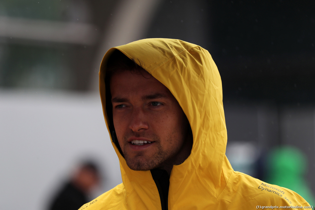 GP CINA, 09.04.2017 - Jolyon Palmer (GBR) Renault Sport F1 Team RS17