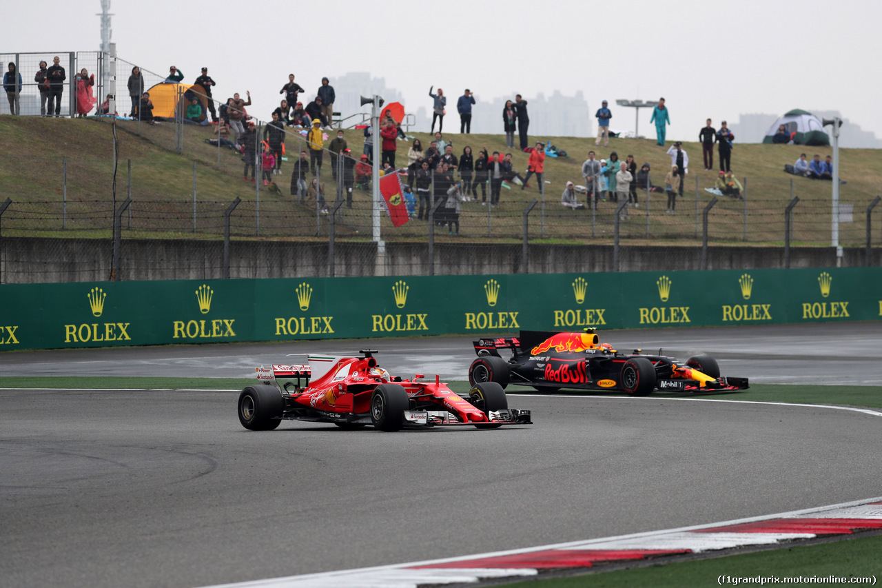 GP CINA, 09.04.2017 - Gara, Sebastian Vettel (GER) Ferrari SF70H overtakes Max Verstappen (NED) Red Bull Racing RB13