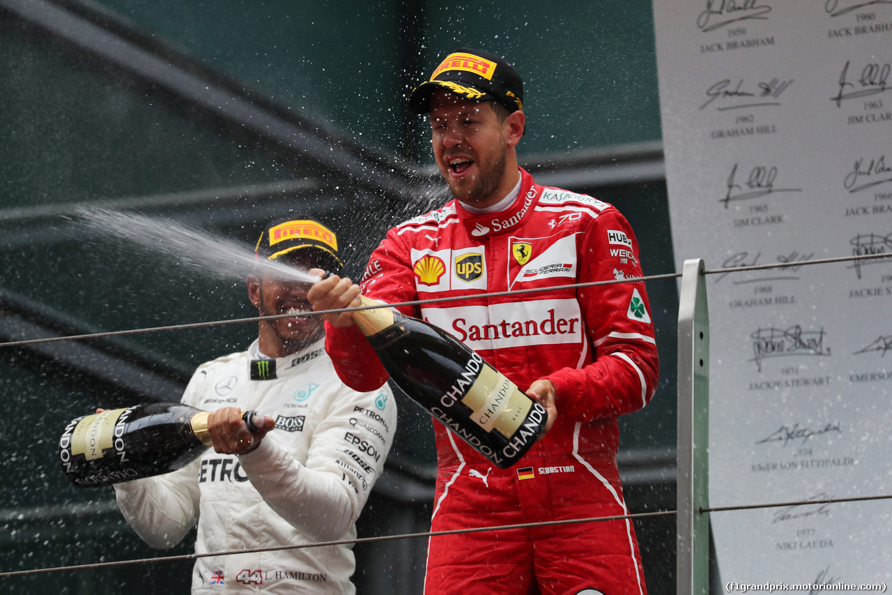 GP CINA, 09.04.2017 - Gara, 2nd place Sebastian Vettel (GER) Ferrari SF70H e Lewis Hamilton (GBR) Mercedes AMG F1 W08 vincitore