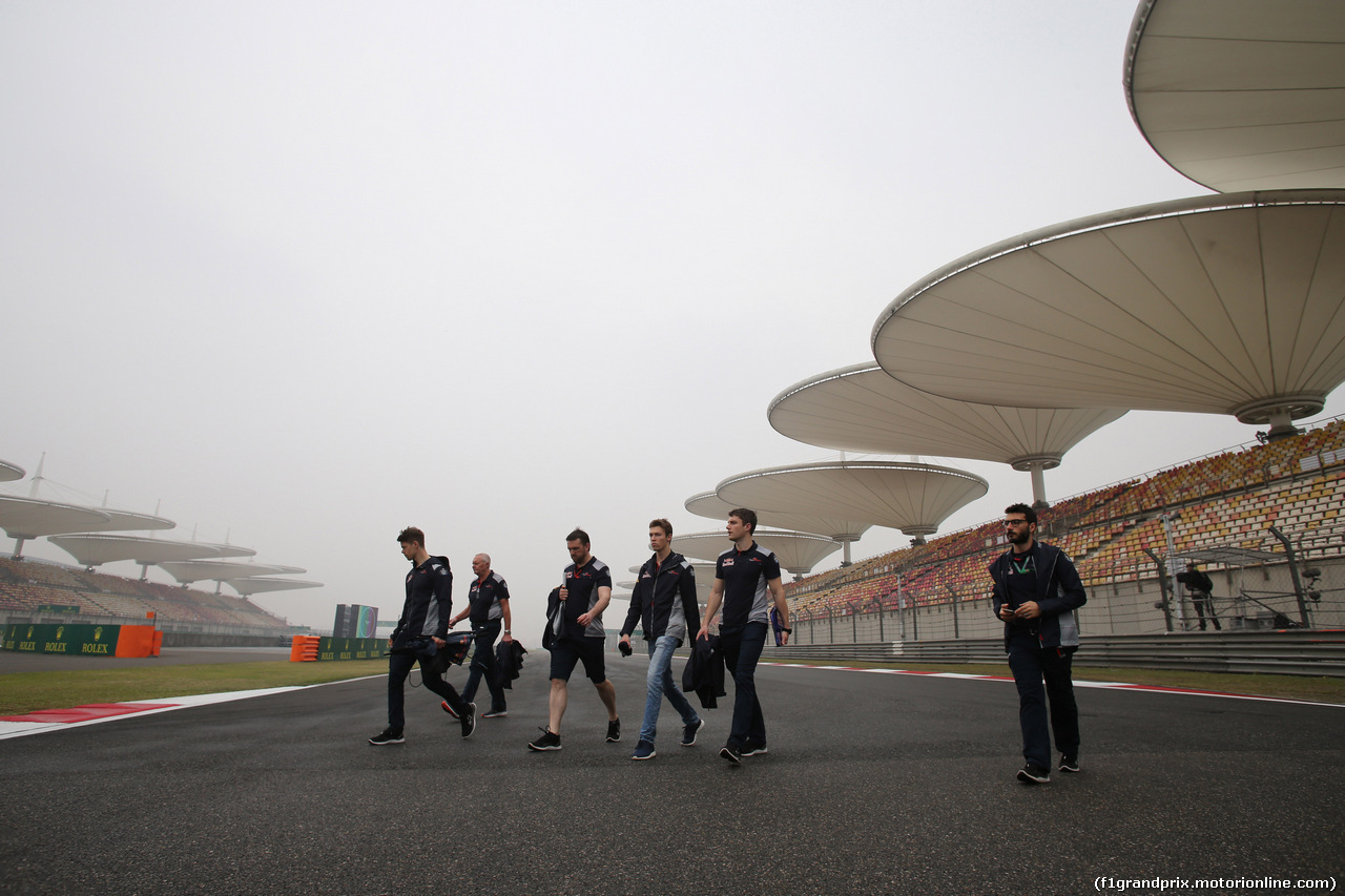 GP CINA, 06.04.2017 - Daniil Kvyat (RUS) Scuderia Toro Rosso STR12