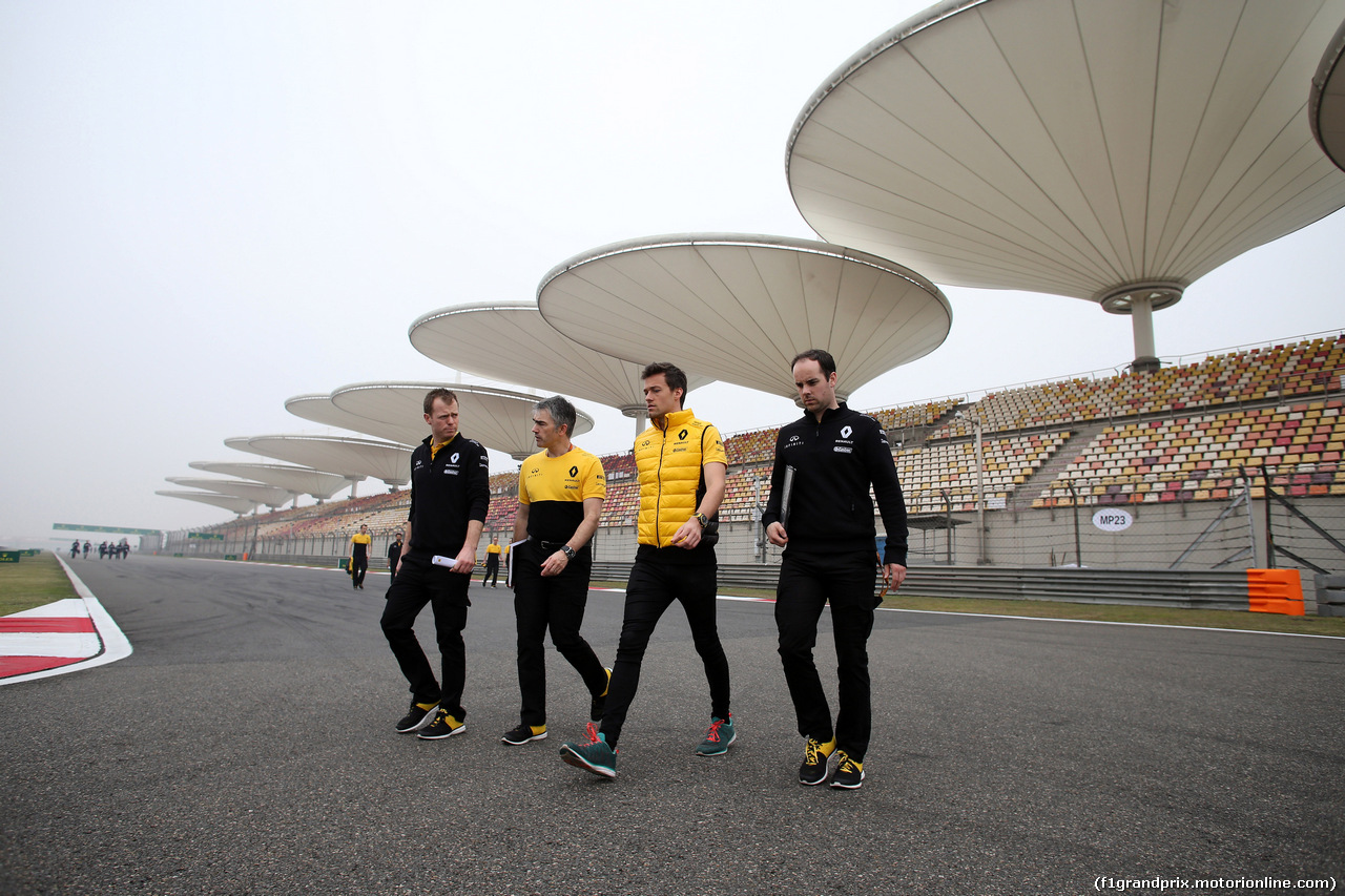 GP CINA, 06.04.2017 - Jolyon Palmer (GBR) Renault Sport F1 Team RS17