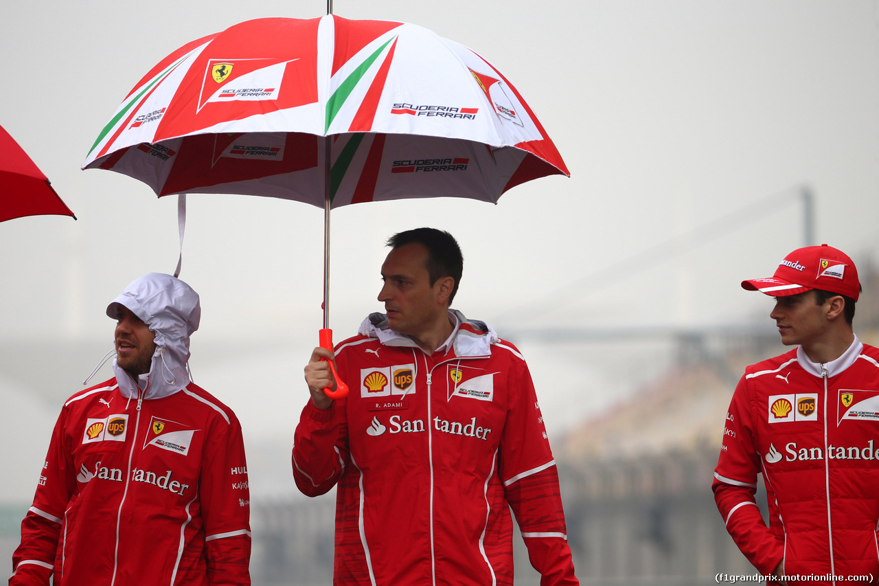 GP CINA, 06.04.2017 - Sebastian Vettel (GER) Ferrari SF70H, Riccardo Adami (ITA) Ferrari Gara Engineer e Charles Leclerc (MON) Test Driver, Ferrari