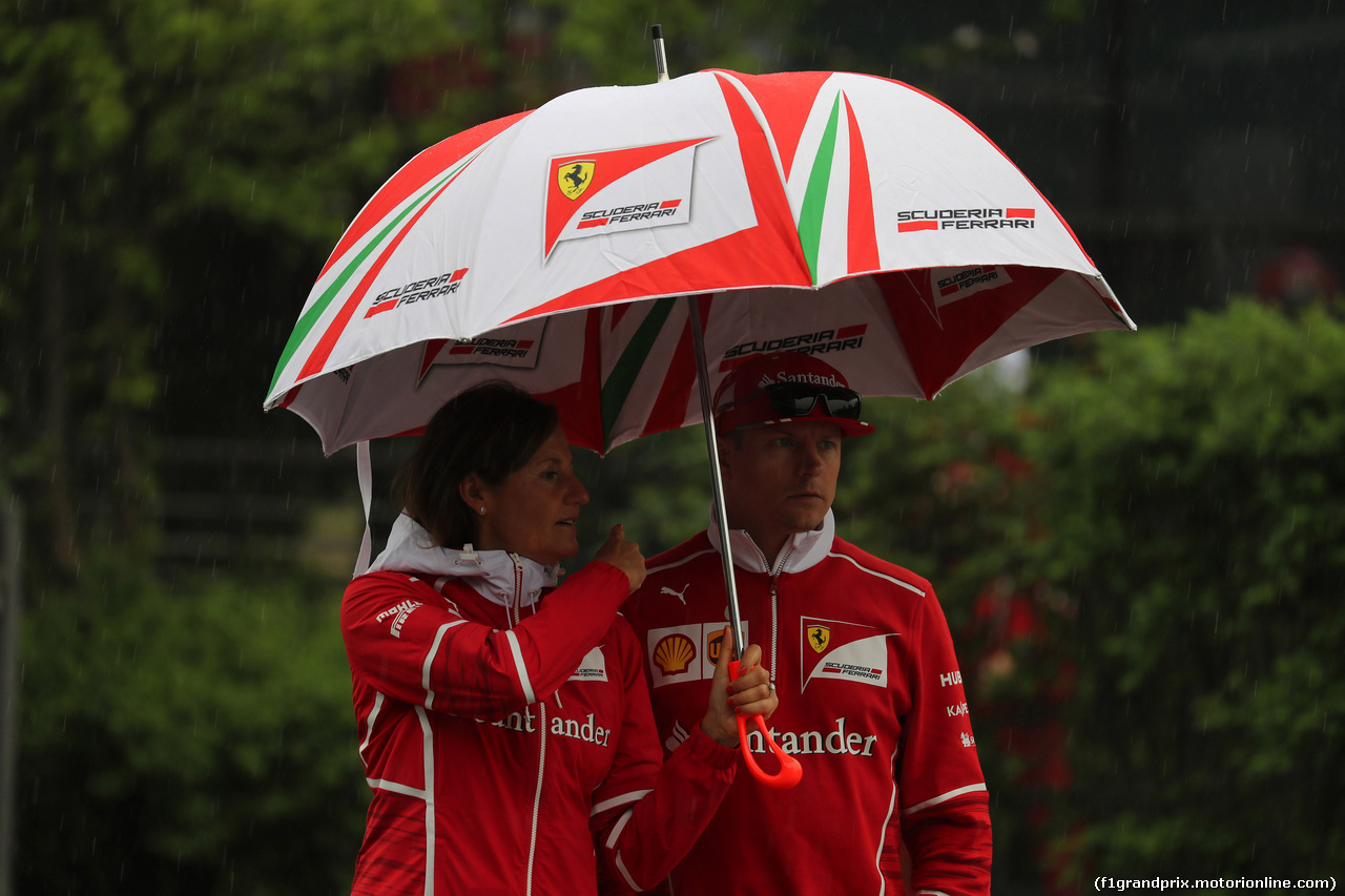 GP CINA, 06.04.2017 - Stefania Boccoli (ITA) Ferrari PR Officer e Kimi Raikkonen (FIN) Ferrari SF70H