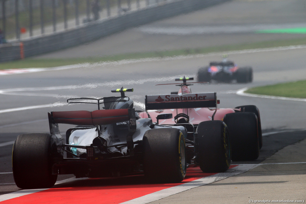 GP CINA, 08.04.2017 - Prove Libere 3, Valtteri Bottas (FIN) Mercedes AMG F1 W08 e Kimi Raikkonen (FIN) Ferrari SF70H