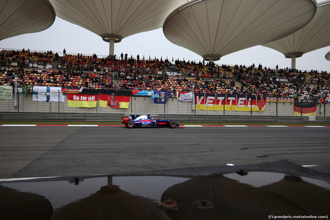 GP CINA, 08.04.2017- Prove Libere 3, Daniil Kvyat (RUS) Scuderia Toro Rosso STR12
