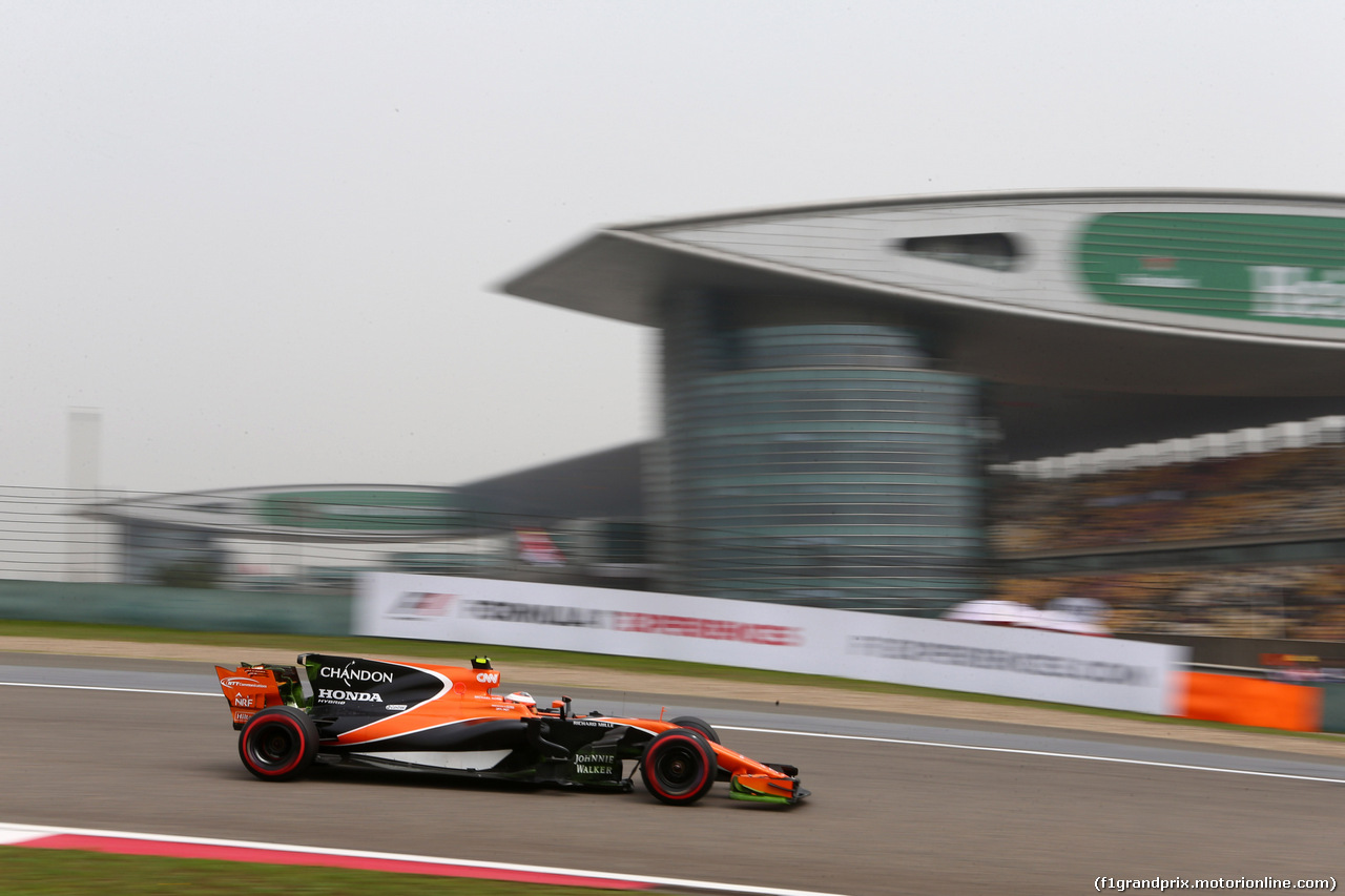 GP CINA, 08.04.2017 - Prove Libere 3, Stoffel Vandoorne (BEL) McLaren MCL32