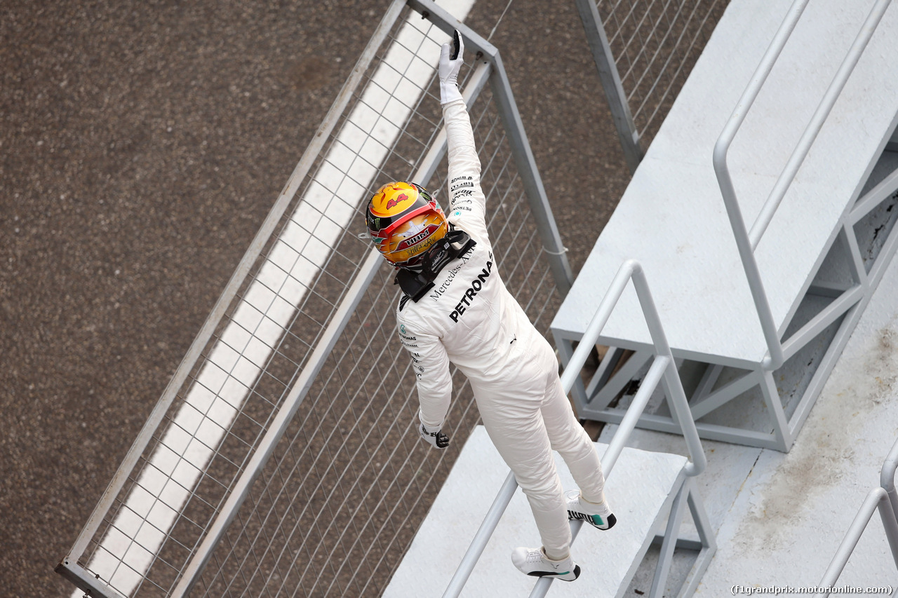 GP CINA, 08.04.2017 - Qualifiche, Lewis Hamilton (GBR) Mercedes AMG F1 W08 pole position