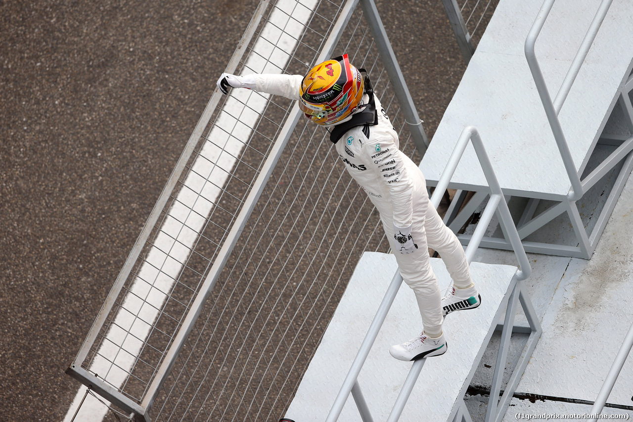 GP CINA, 08.04.2017 - Qualifiche, Lewis Hamilton (GBR) Mercedes AMG F1 W08 pole position