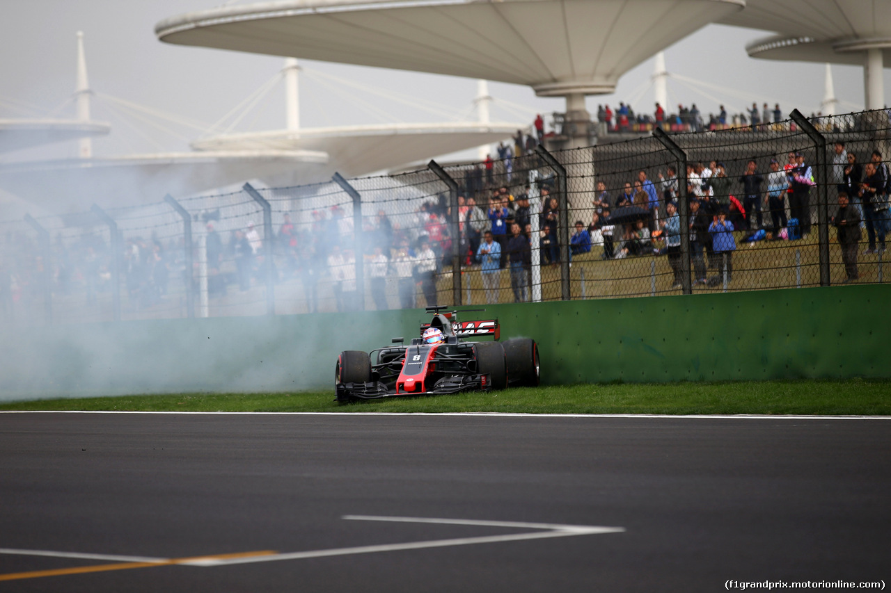 GP CINA, 08.04.2017 - Qualifiche, Crash, Romain Grosjean (FRA) Haas F1 Team VF-17