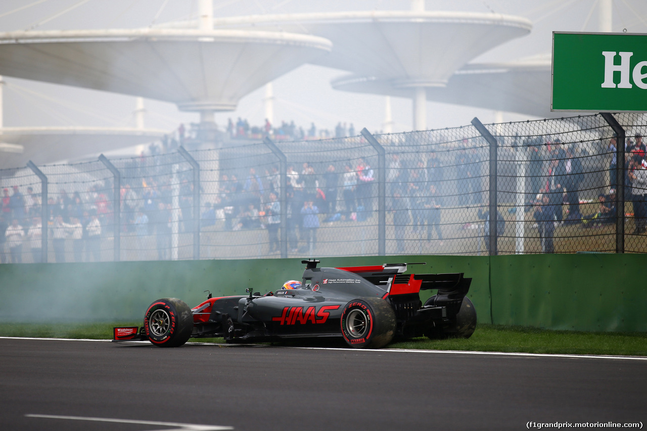 GP CINA, 08.04.2017 - Qualifiche, Crash, Romain Grosjean (FRA) Haas F1 Team VF-17