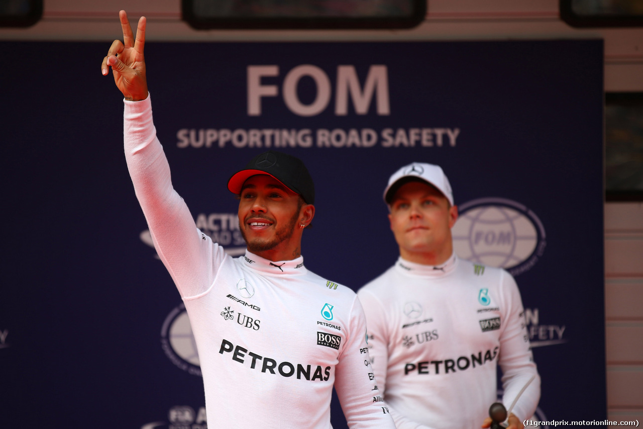 GP CINA, 08.04.2017 - Qualifiche, Lewis Hamilton (GBR) Mercedes AMG F1 W08 pole position e 3rd place Valtteri Bottas (FIN) Mercedes AMG F1 W08