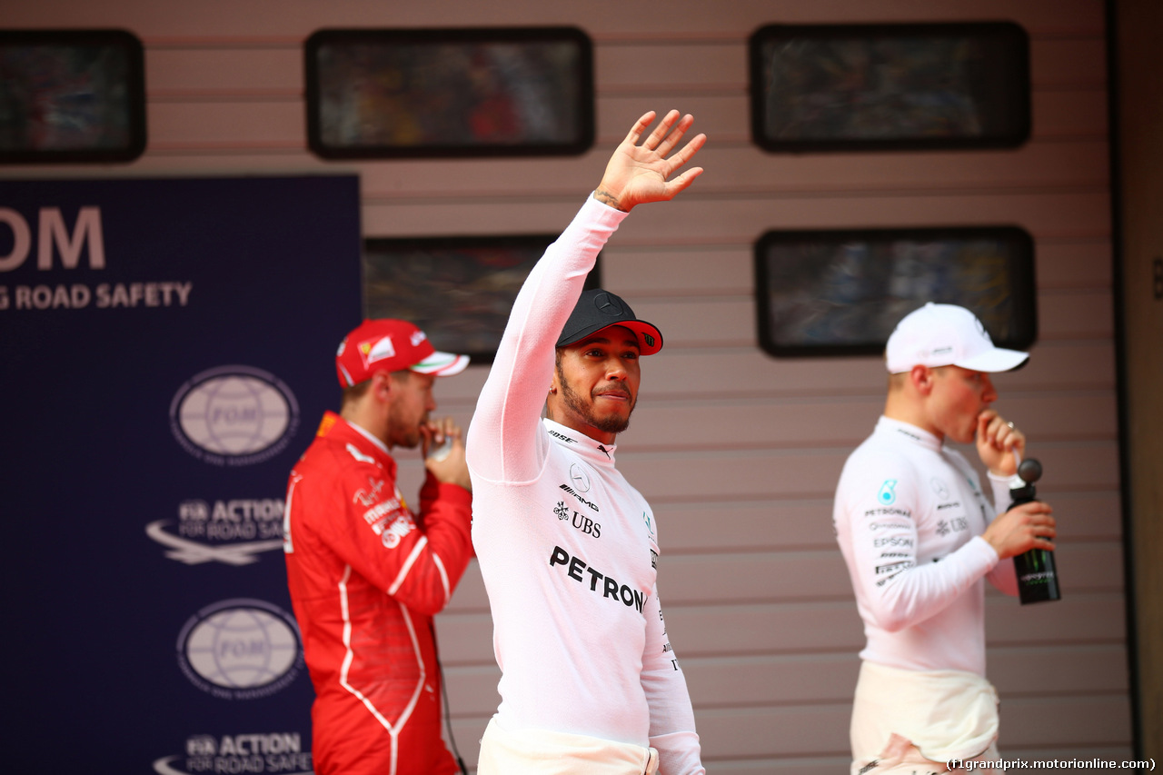 GP CINA, 08.04.2017 - Qualifiche, 2nd place Sebastian Vettel (GER) Ferrari SF70H, Lewis Hamilton (GBR) Mercedes AMG F1 W08 pole position e 3rd place Valtteri Bottas (FIN) Mercedes AMG F1 W08