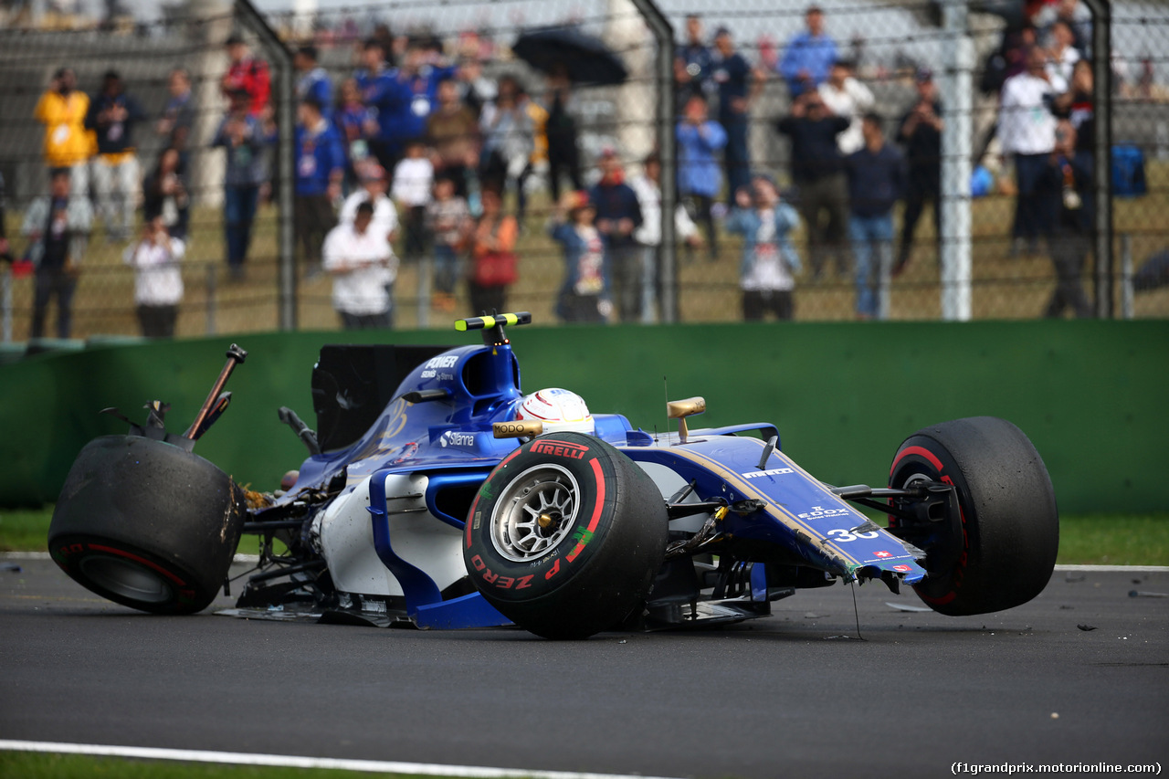 GP CINA, 08.04.2017 - Qualifiche, Crash, Antonio Giovinazzi (ITA) Sauber C36