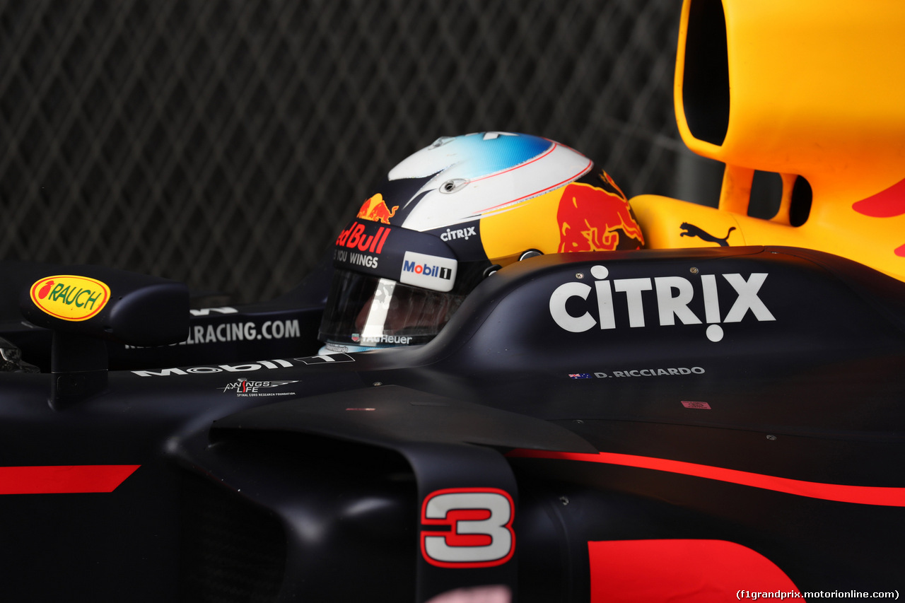 GP CINA, 08.04.2017 - Qualifiche, Daniel Ricciardo (AUS) Red Bull Racing RB13