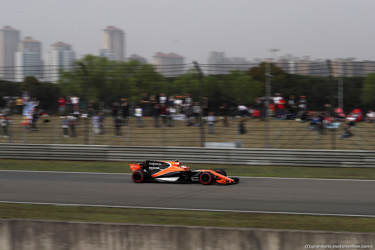 GP CINA, 08.04.2017 - Qualifiche, Stoffel Vandoorne (BEL) McLaren MCL32