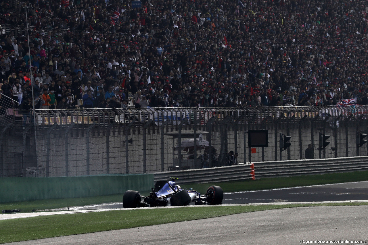 GP CINA, 08.04.2017 - Qualifiche, Crash, Antonio Giovinazzi (ITA) Sauber C36