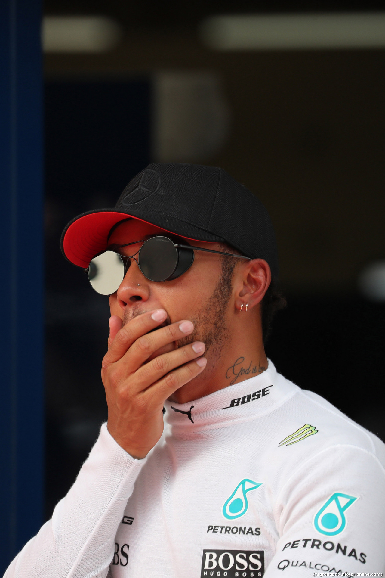GP CINA, 08.04.2017 - Qualifiche, Lewis Hamilton (GBR) Mercedes AMG F1 W08 pole position