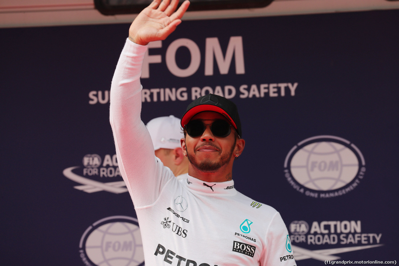 GP CINA, 08.04.2017 - Qualifiche, Lewis Hamilton (GBR) Mercedes AMG F1 W08 pole position