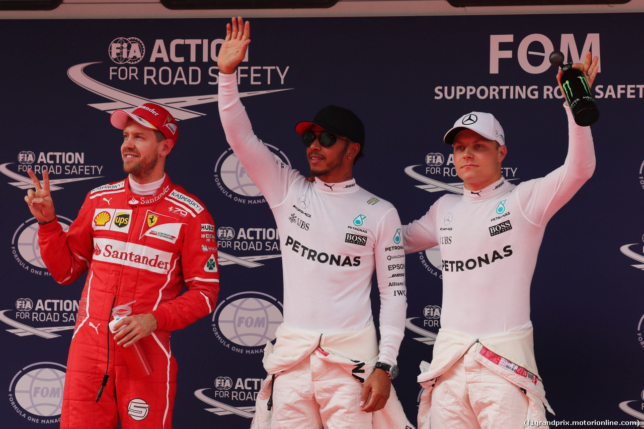 GP CINA, 08.04.2017 - Qualifiche, 2nd place Sebastian Vettel (GER) Ferrari SF70H, Lewis Hamilton (GBR) Mercedes AMG F1 W08 pole position e 3rd place Valtteri Bottas (FIN) Mercedes AMG F1 W08