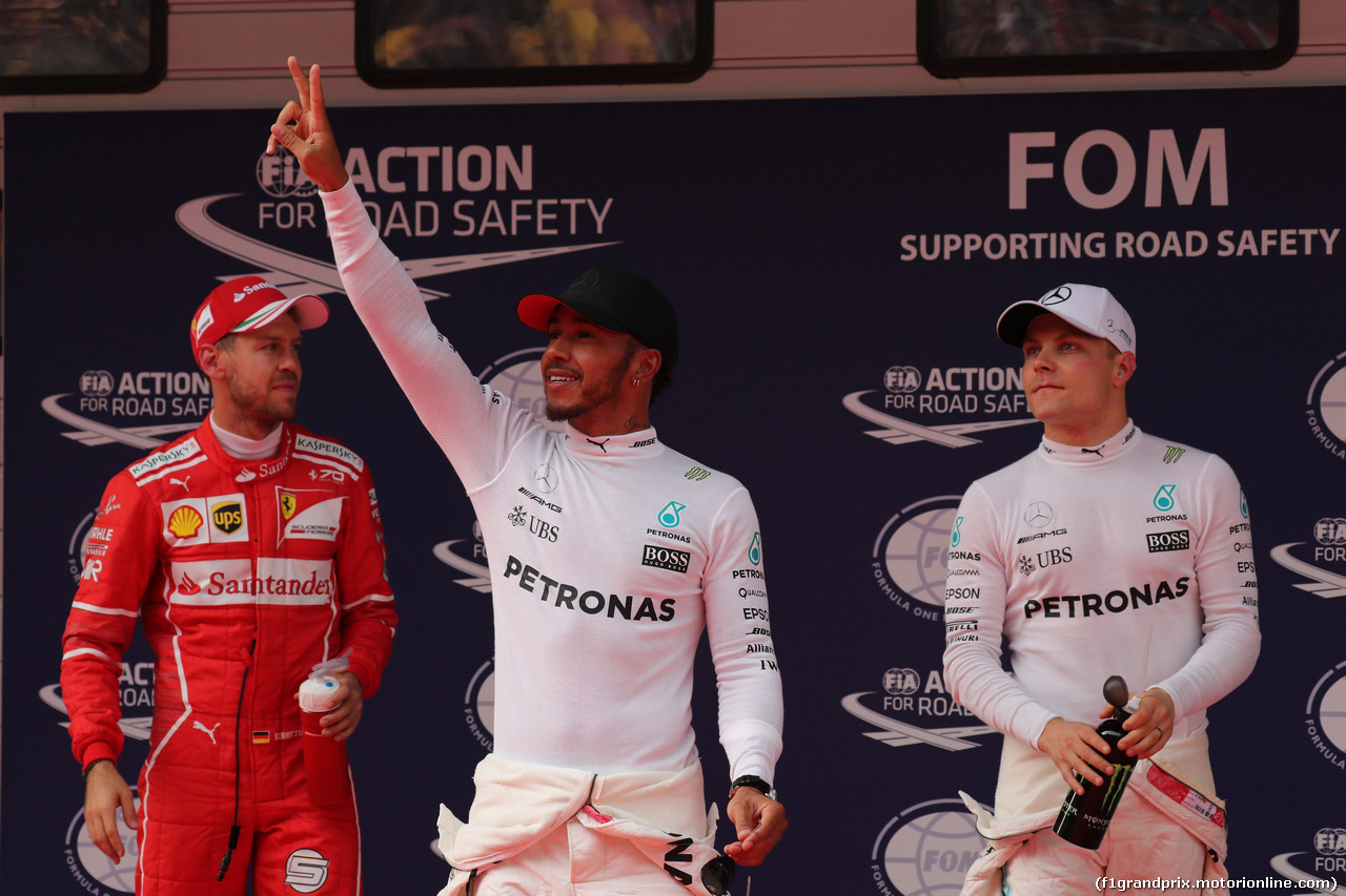 GP CINA, 08.04.2017 - Qualifiche, 2nd place Sebastian Vettel (GER) Ferrari SF70H, Lewis Hamilton (GBR) Mercedes AMG F1 W08 pole position e 3rd place Valtteri Bottas (FIN) Mercedes AMG F1 W08