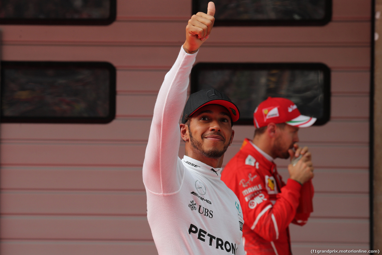 GP CINA, 08.04.2017 - Qualifiche, Lewis Hamilton (GBR) Mercedes AMG F1 W08 pole position e 2nd place Sebastian Vettel (GER) Ferrari SF70H