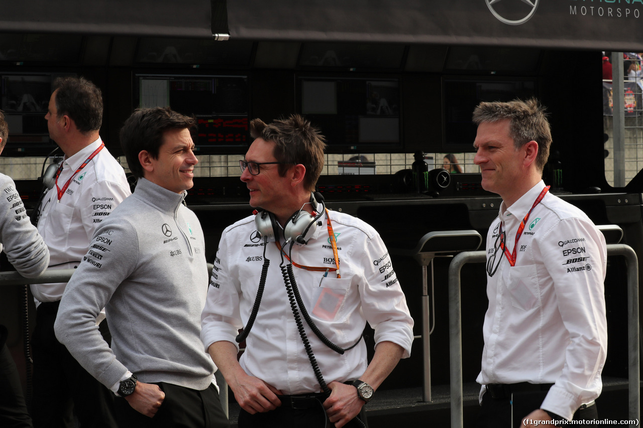 GP CINA, 08.04.2017 - Qualifiche, Toto Wolff (GER) Mercedes AMG F1 Shareholder e Executive Director e James Allison (GBR) Mercedes AMG F1, Technical Director