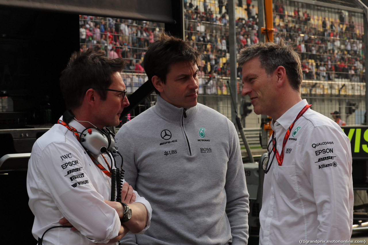 GP CINA, 08.04.2017 - Qualifiche, Toto Wolff (GER) Mercedes AMG F1 Shareholder e Executive Director e James Allison (GBR) Mercedes AMG F1, Technical Director