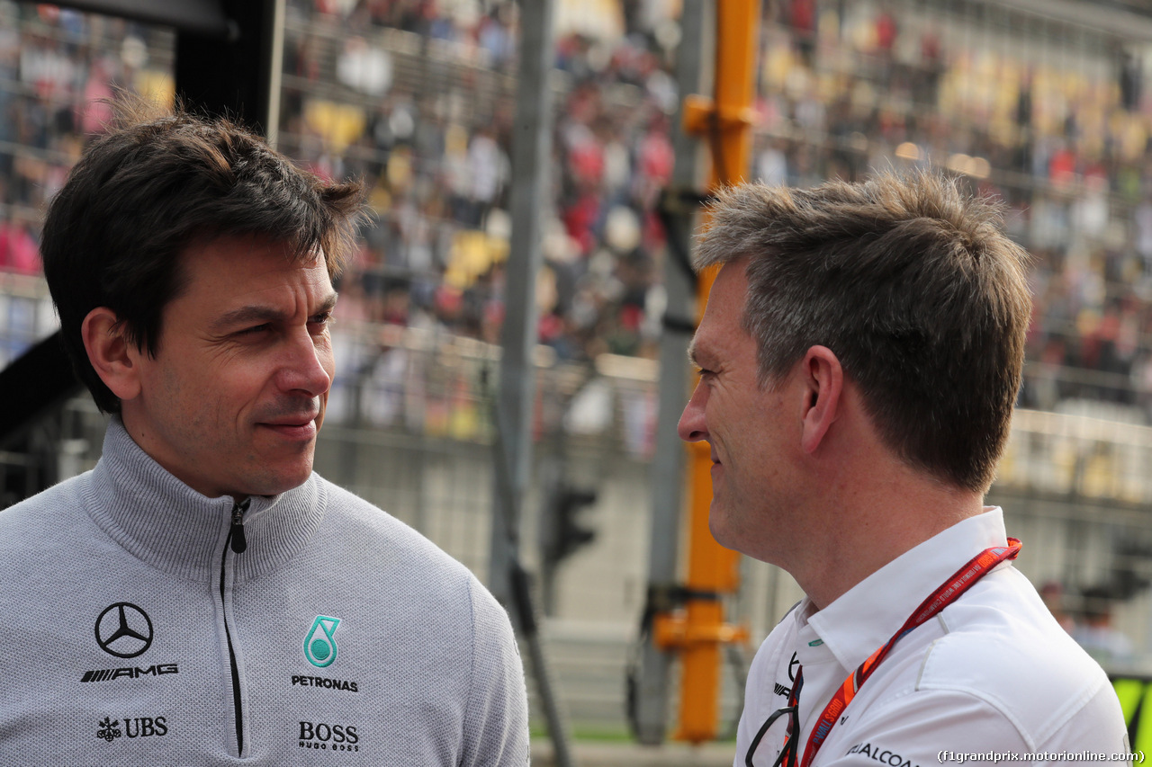 GP CINA, 08.04.2017 - Qualifiche, Toto Wolff (GER) Mercedes AMG F1 Shareholder e Executive Director e James Allison (GBR) Mercedes AMG F1, Technical Director