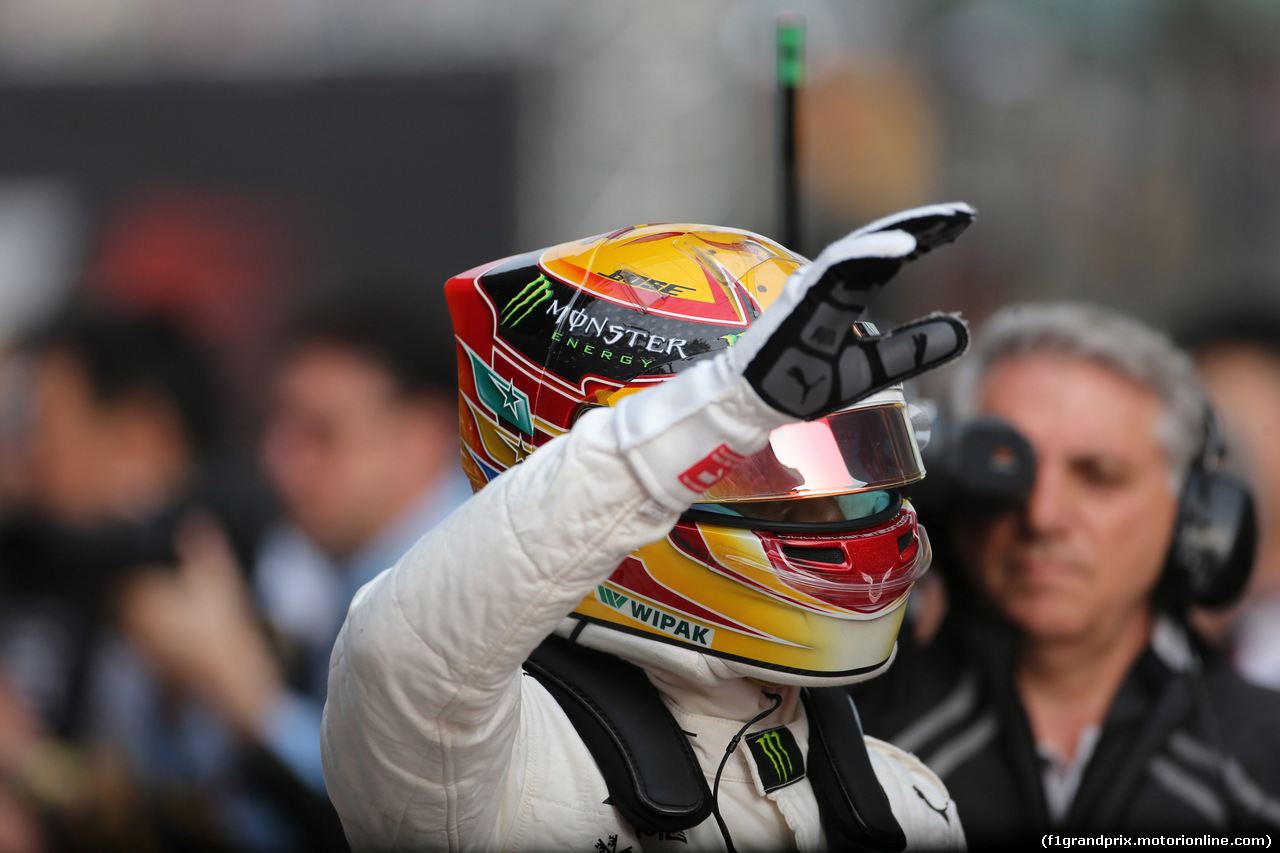 GP CINA, 08.04.2017 - Qualifiche, Lewis Hamilton (GBR) Mercedes AMG F1 W08 pole position