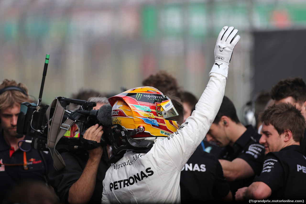 GP CINA, 08.04.2017 - Qualifiche, Lewis Hamilton (GBR) Mercedes AMG F1 W08 pole position
