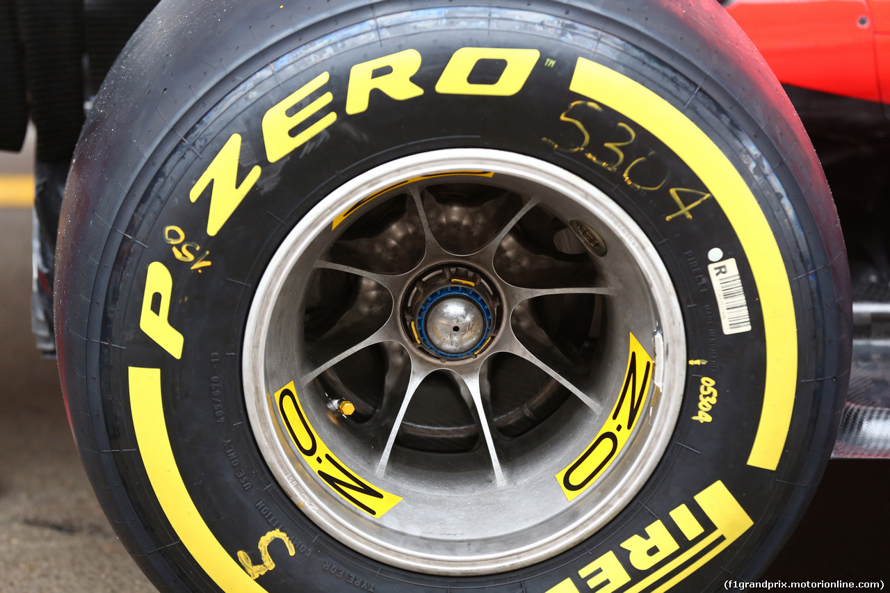 GP CINA, 07.04.2017 - Pirelli Tyres e OZ Wheels of Red Bull Racing RB13