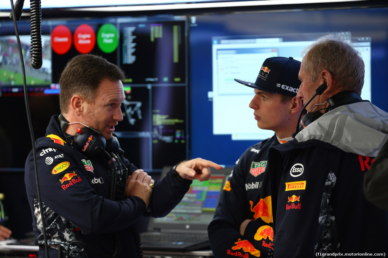 GP CINA, 07.04.2017 - Prove Libere 1, Christian Horner (GBR), Red Bull Racing, Sporting Director, Max Verstappen (NED) Red Bull Racing RB13 e Helmut Marko (AUT), Red Bull Racing, Red Bull Advisor