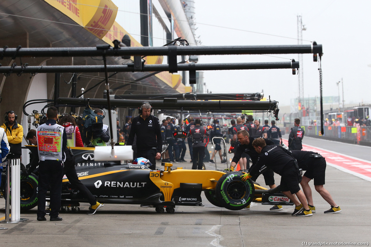 GP CINA, 07.04.2017 - Prove Libere 1, Jolyon Palmer (GBR) Renault Sport F1 Team RS17