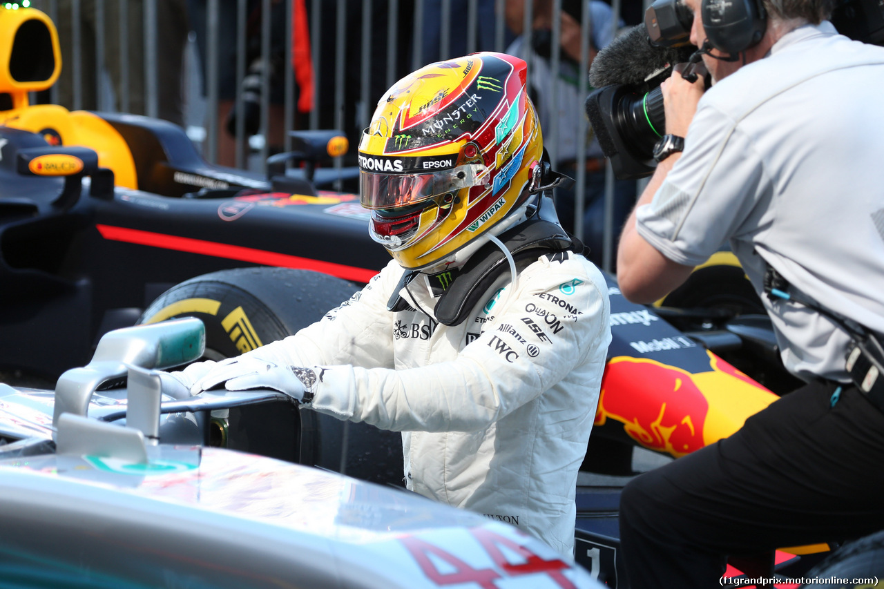 GP GIAPPONE, 08.10.2017-Festeggiamenti in parc fermee, Lewis Hamilton (GBR) Mercedes AMG F1 W08