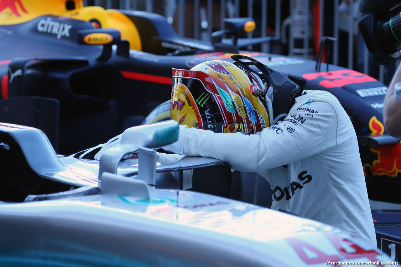 GP GIAPPONE, 08.10.2017-Festeggiamenti in parc fermee, Lewis Hamilton (GBR) Mercedes AMG F1 W08