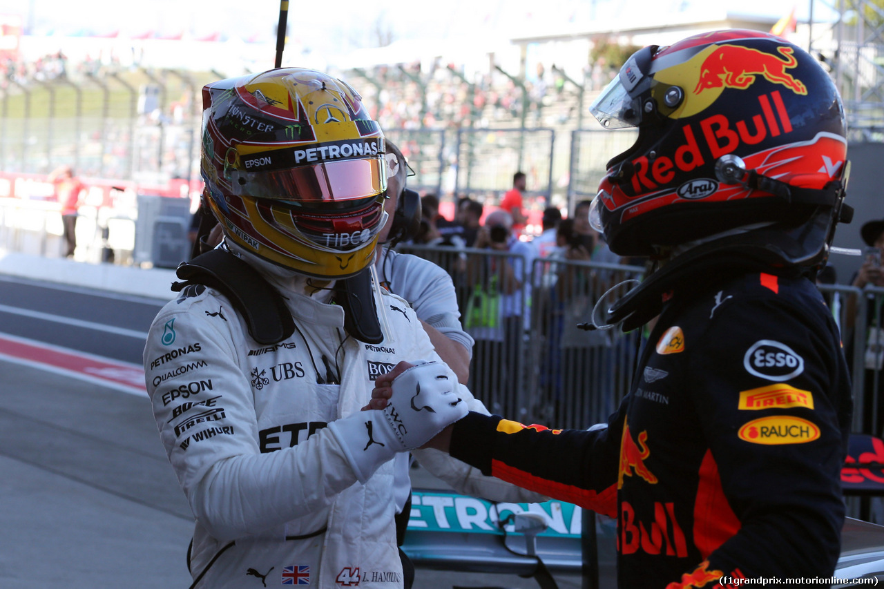 GP GIAPPONE, 08.10.2017- Lewis Hamilton (GBR) Mercedes AMG F1 W08  e Max Verstappen (NED) Red Bull Racing RB13