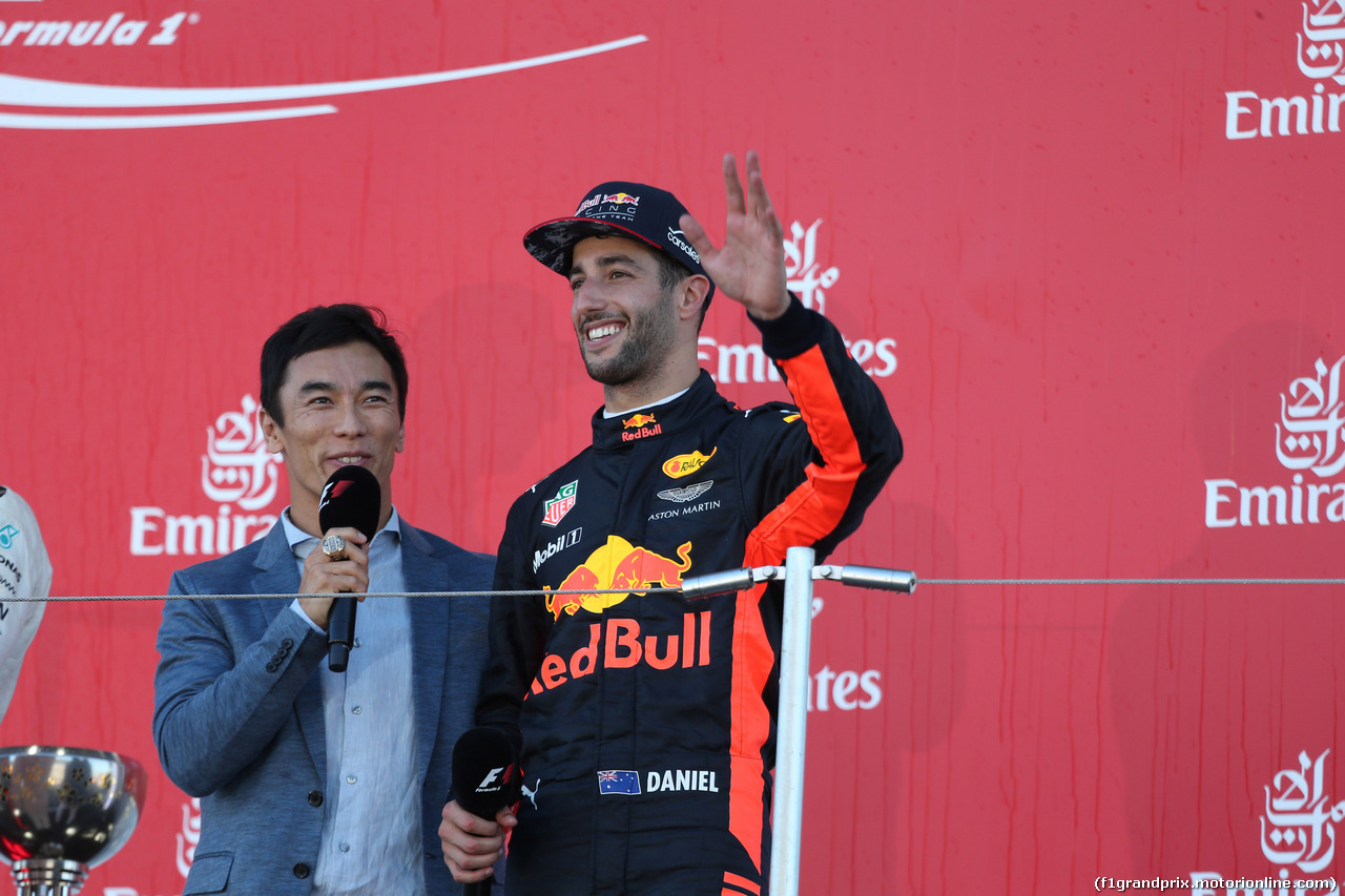 GP GIAPPONE, 08.10.2017- Gara, the podium: Takuma Sato (JPN) indy driver e Daniel Ricciardo (AUS) Red Bull Racing RB13