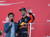 GP GIAPPONE, 08.10.2017- Gara, the podium: Takuma Sato (JPN) indy driver e Daniel Ricciardo (AUS) Red Bull Racing RB13
