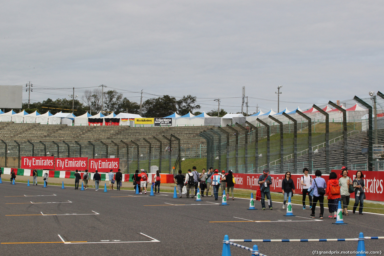 GP GIAPPONE, 05.10.2017- Fans walks the circuit