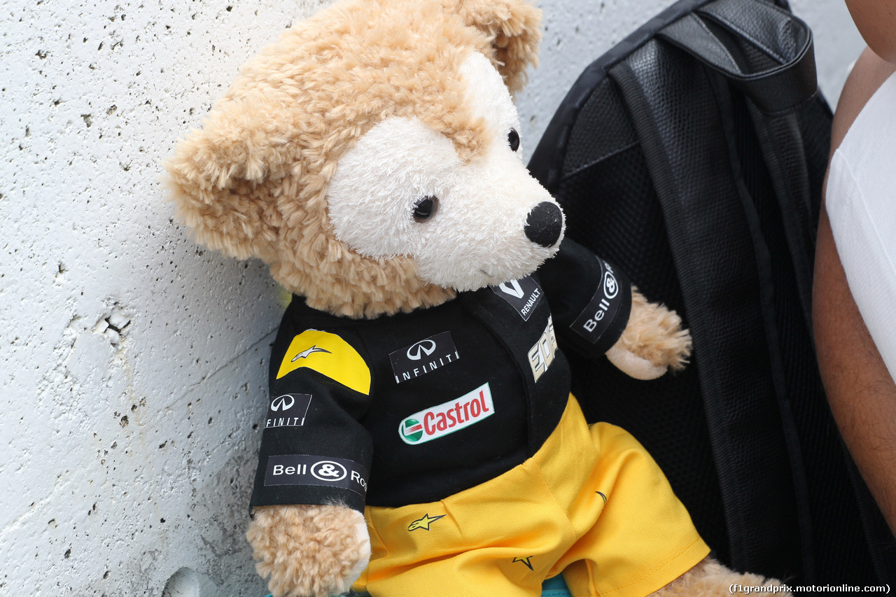 GP GIAPPONE, 05.10.2017- Renault Teddy Bear