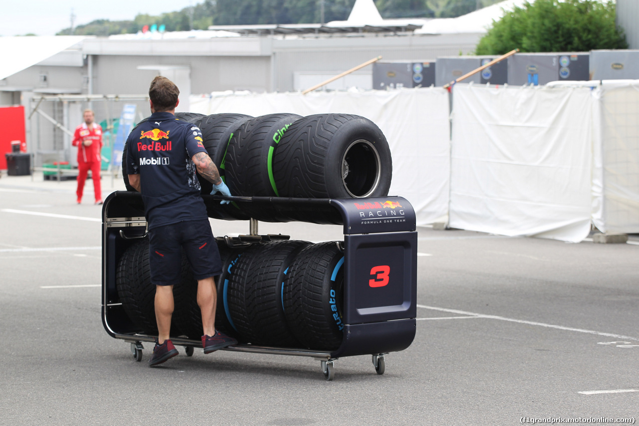 GP GIAPPONE, 05.10.2017- Redbull mechanic