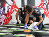 GP GIAPPONE, 05.10.2017- Scuderia Toro Rosso mechanic is checking tires pressure