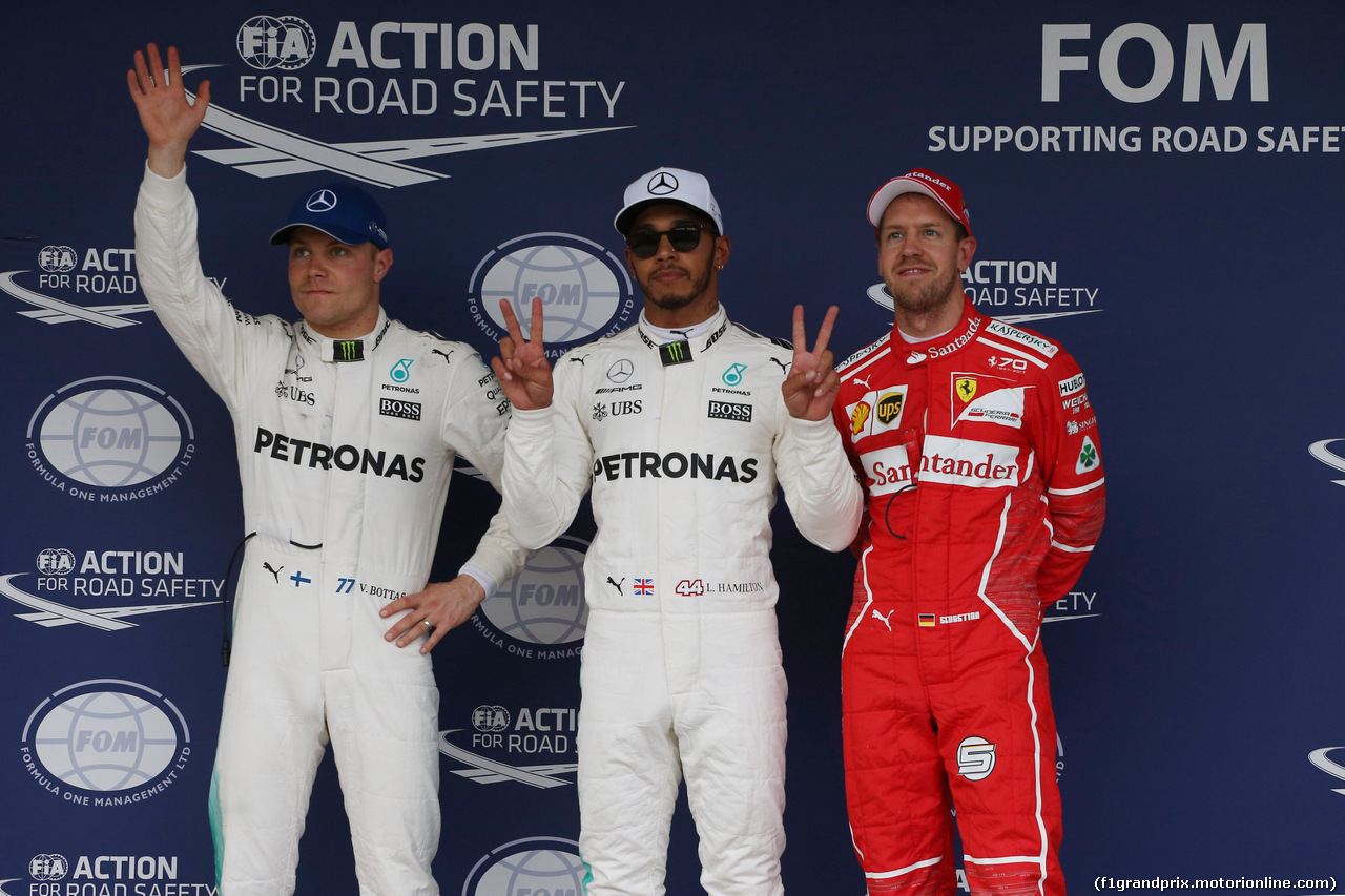 GP GIAPPONE, 07.10.2017- Qualifiche: pole position celebration, 1st position Lewis Hamilton (GBR) Mercedes AMG F1 W08 , 2nd place Valtteri Bottas (FIN) Mercedes AMG F1 W08, 3rd place Sebastian Vettel (GER) Ferrari SF70H