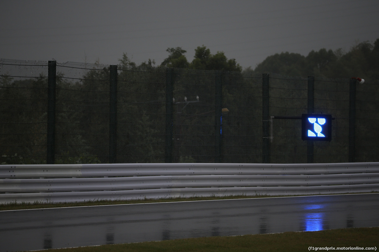 GP GIAPPONE, 06.10.2017- Prove Libere 2, Rain Over the track