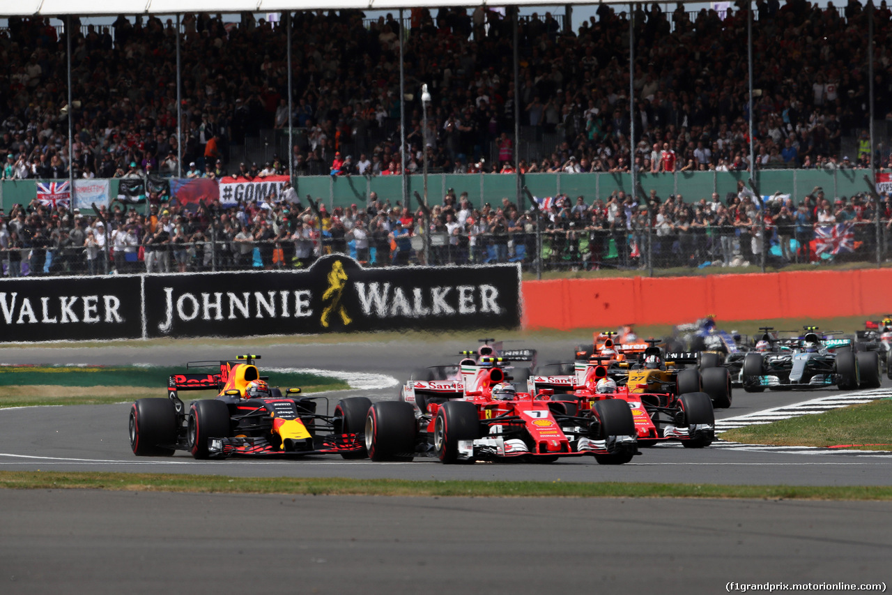 GP GRAN BRETAGNA, 16.07.2017 - Gara, Start of the race, Max Verstappen (NED) Red Bull Racing RB13 e Kimi Raikkonen (FIN) Ferrari SF70H