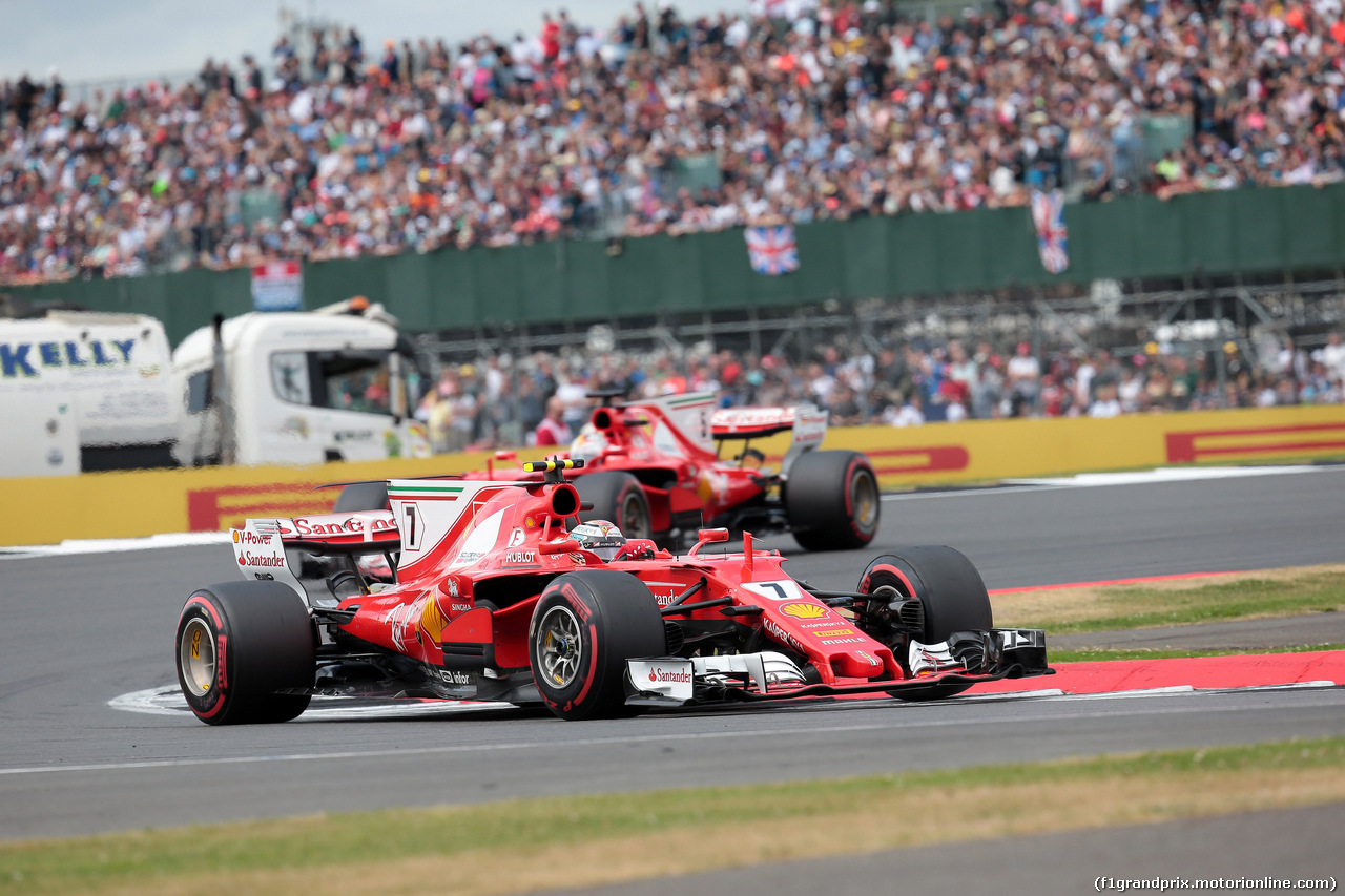 GP GRAN BRETAGNA, 16.07.2017 - Gara, Kimi Raikkonen (FIN) Ferrari SF70H davanti a Sebastian Vettel (GER) Ferrari SF70H