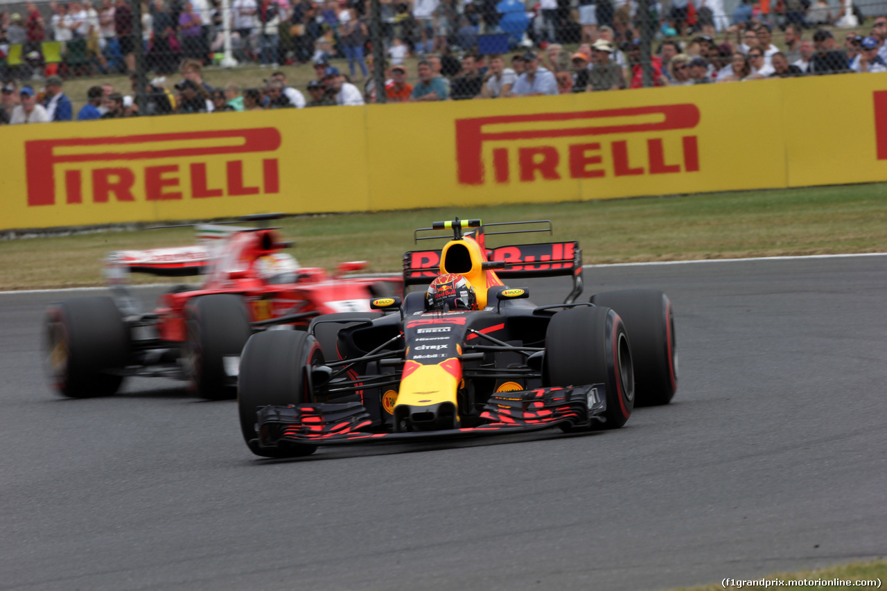 GP GRAN BRETAGNA, 16.07.2017 - Gara, Max Verstappen (NED) Red Bull Racing RB13 e Sebastian Vettel (GER) Ferrari SF70H