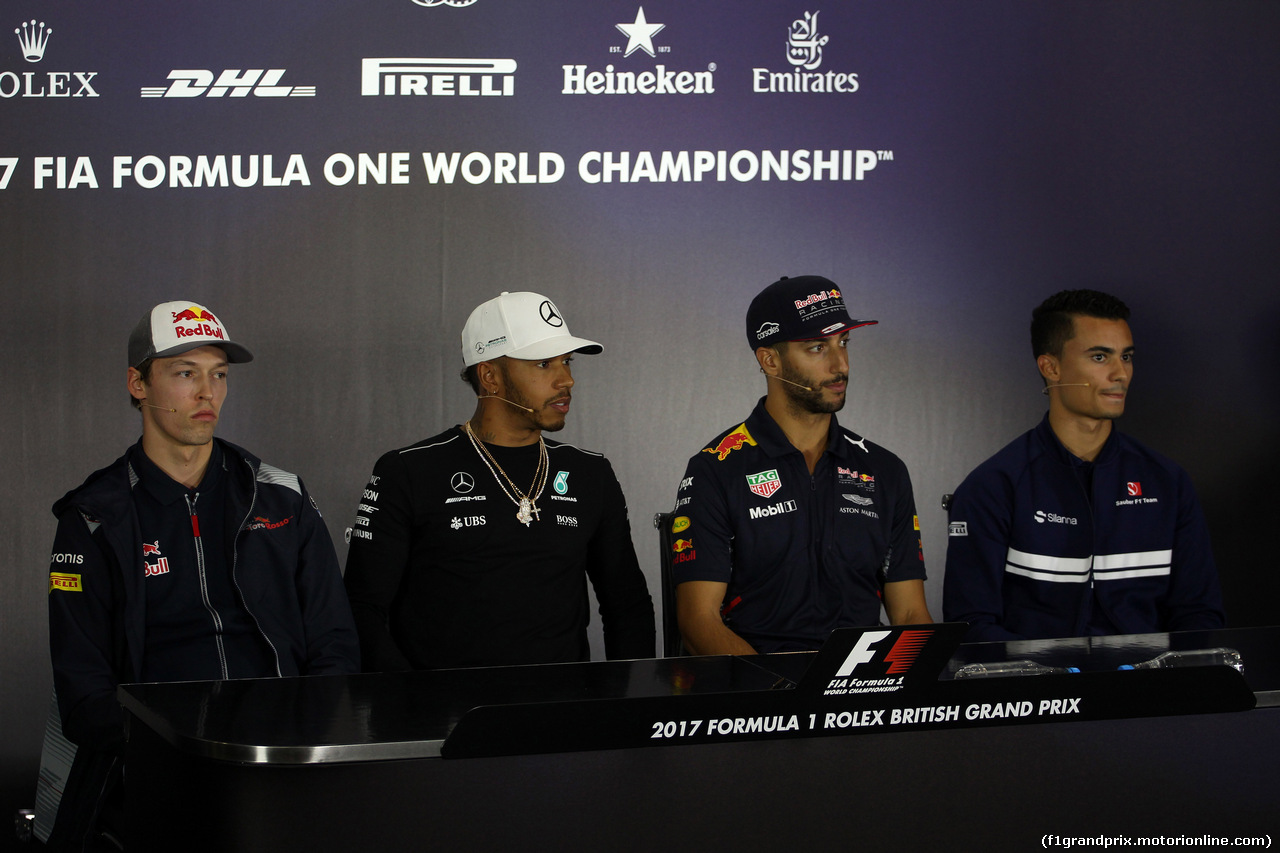 GP GRAN BRETAGNA, 13.07.2017 - Conferenza Stampa, (L-R) Daniil Kvyat (RUS) Scuderia Toro Rosso STR12, Lewis Hamilton (GBR) Mercedes AMG F1 W08, Daniel Ricciardo (AUS) Red Bull Racing RB13 andpw