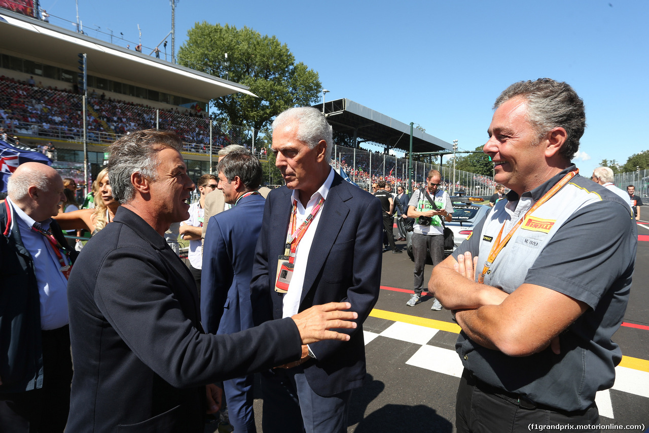 GP ITALIA, 03.09.2017- Gara, partenzaing grid Marco Tronchetti Provera (ITA) Pirelli Chairman with Jean Alesi (FRA) e Mario Isola (ITA), Sporting Director Pirelli